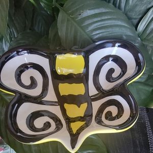 NWT* Stunning Bublebee🐝 Ceramic Dish.